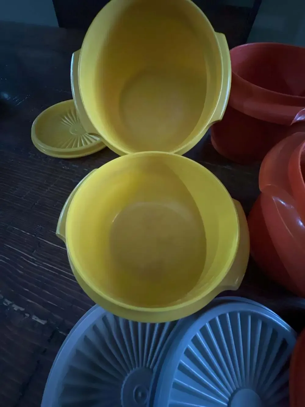 Vintage Tupperware Nesting Bowls  with Starburst Lids